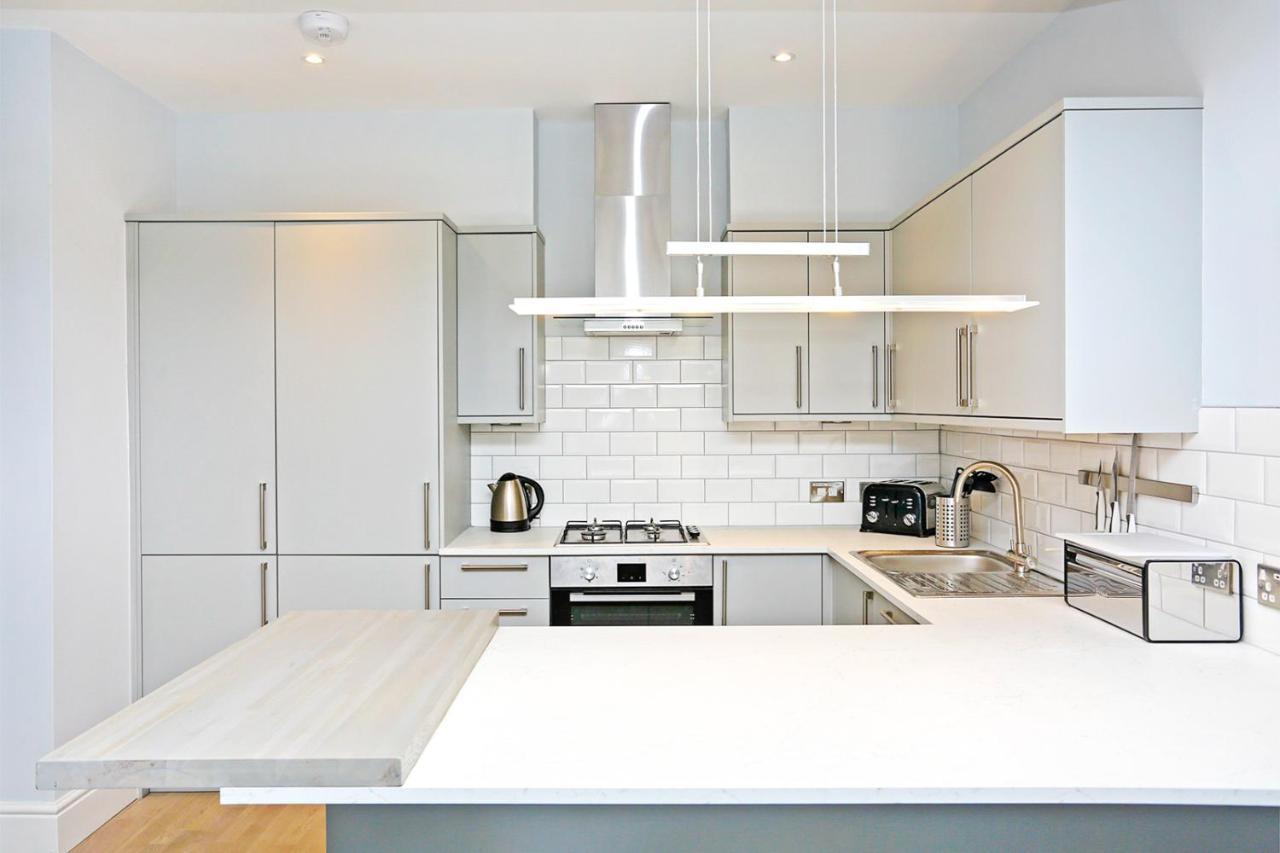 Ultra Modern, Stylish Apartment Next To Princes St เอดินบะระ ภายนอก รูปภาพ