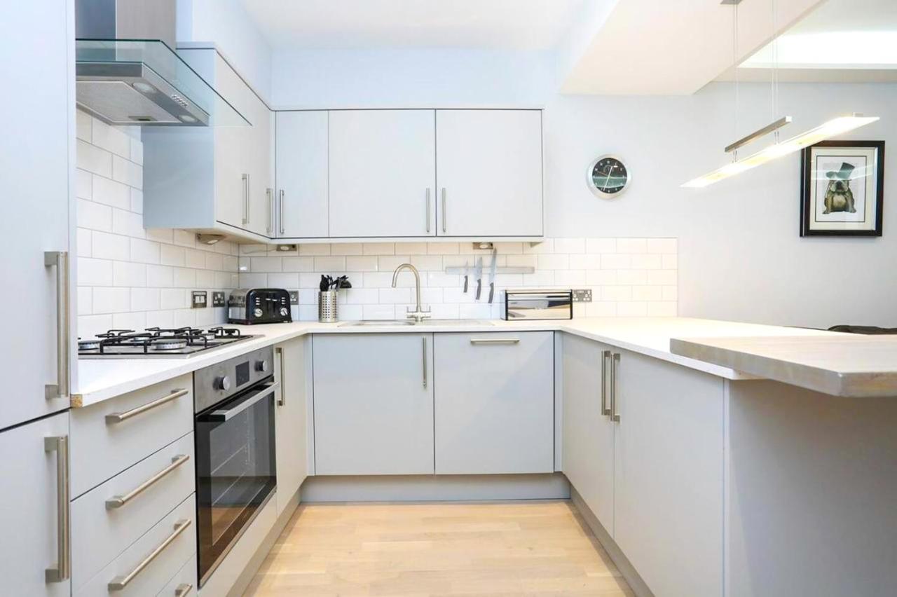 Ultra Modern, Stylish Apartment Next To Princes St เอดินบะระ ภายนอก รูปภาพ